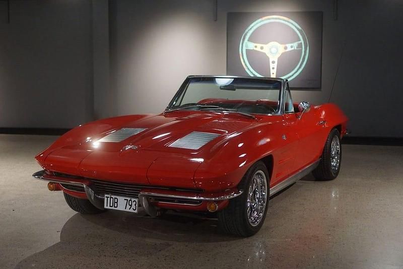 Röd Begagnad 1963 Chevrolet Corvette Stingray Cab | 659 900 kr - Bild 1/4