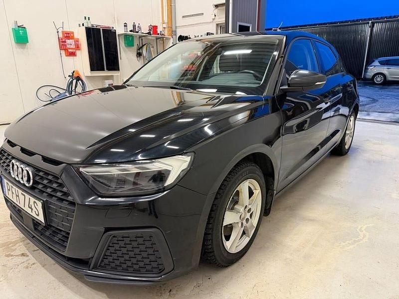 Svart Begagnad 2020 Audi A1 Sportback Proline Halvkombi | 139 000 kr (Bra pris) - Bild 1/4