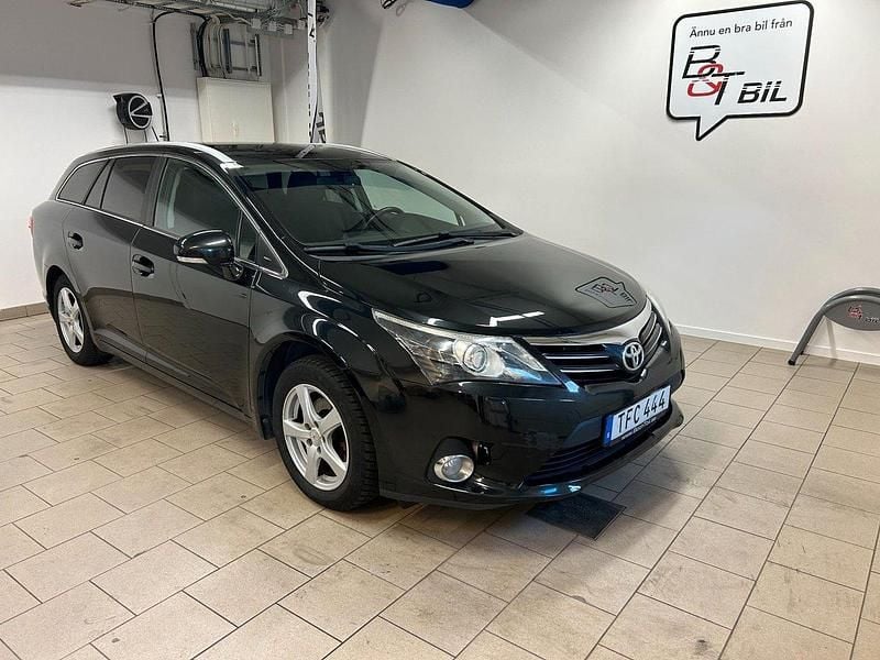 Svart Begagnad 2015 Toyota Avensis Edition Kombi | 147 000 kr (Marknadspris) - Bild 1/4