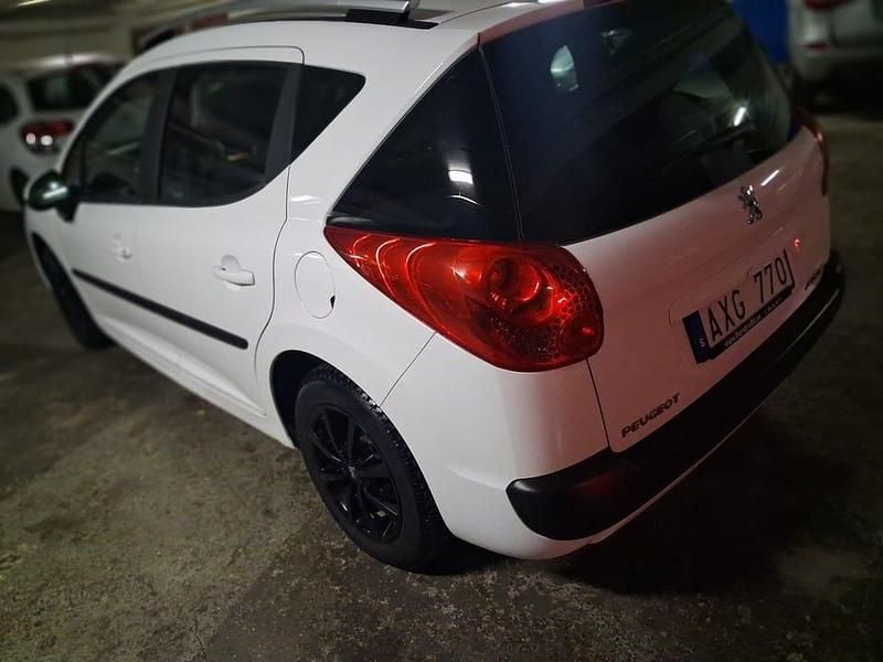 Begagnad Peugeot 207 92 HK (67 kW) 2011 Vit Kombi