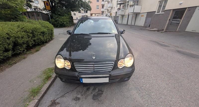 Svart Begagnad 2007 Mercedes C180 Classic Kombi | 24 000 kr (Bra pris) - Bild 1/4
