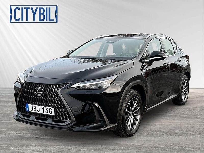 Svart Begagnad 2025 Lexus NX350h SUV | 429 700 kr (Marknadspris) - Bild 1/4