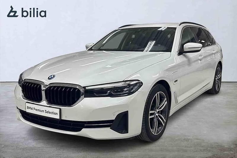 Vit Begagnad 2023 BMW 530e Kombi | 354 900 kr (Bra pris) - Bild 1/1