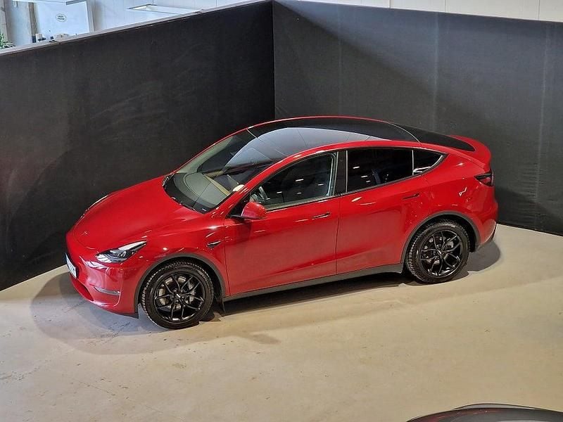 Begagnad Tesla Model Y Long Range AWD 378 kW (514 HK) 2022 Röd SUV