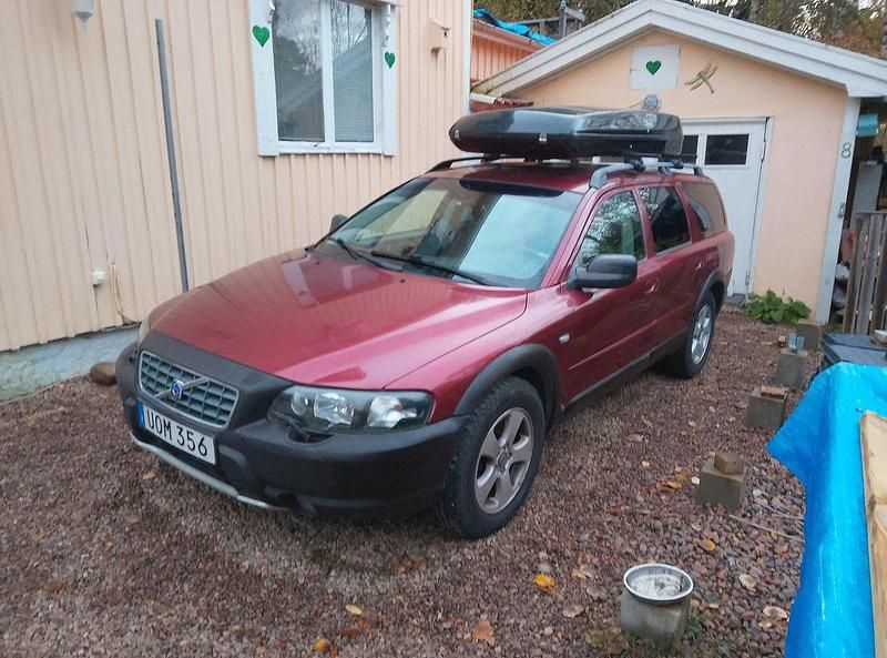 Röd Begagnad 2004 Volvo XC70 Business Edition Kombi | 42 000 kr - Bild 1/4