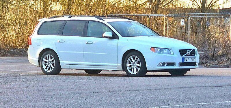 Vit Begagnad 2013 Volvo V70 R-Design Kombi | 95 000 kr (Bra pris) - Bild 1/4