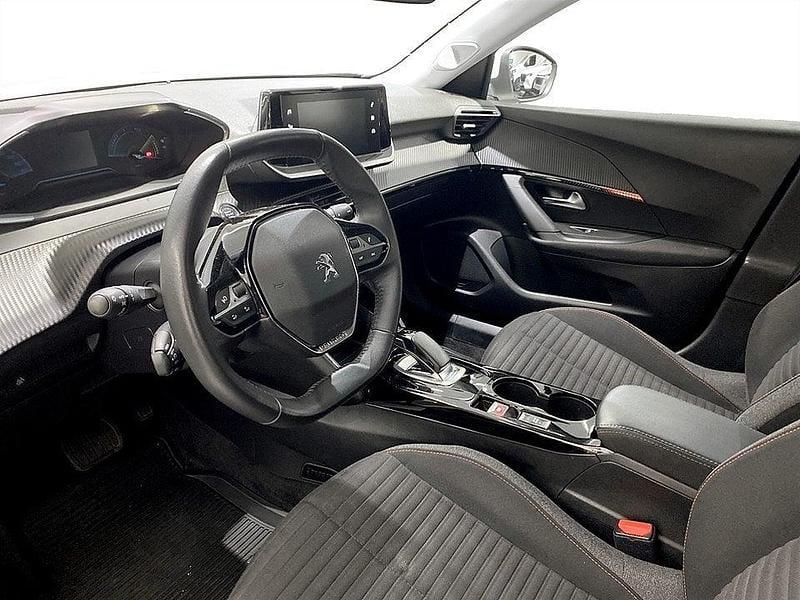 Begagnad Peugeot e-2008 Active 100 kW (136 HK) 2021 Vit SUV