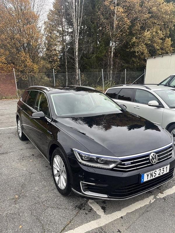 Svart Begagnad 2018 VW Passat GTE Kombi | 165 000 kr (Superpris) - Bild 1/2