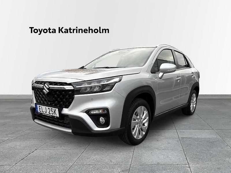 Grå Ny 2025 Suzuki SX4 S-Cross SUV | 331 800 kr (Lite dyr) - Bild 1/4