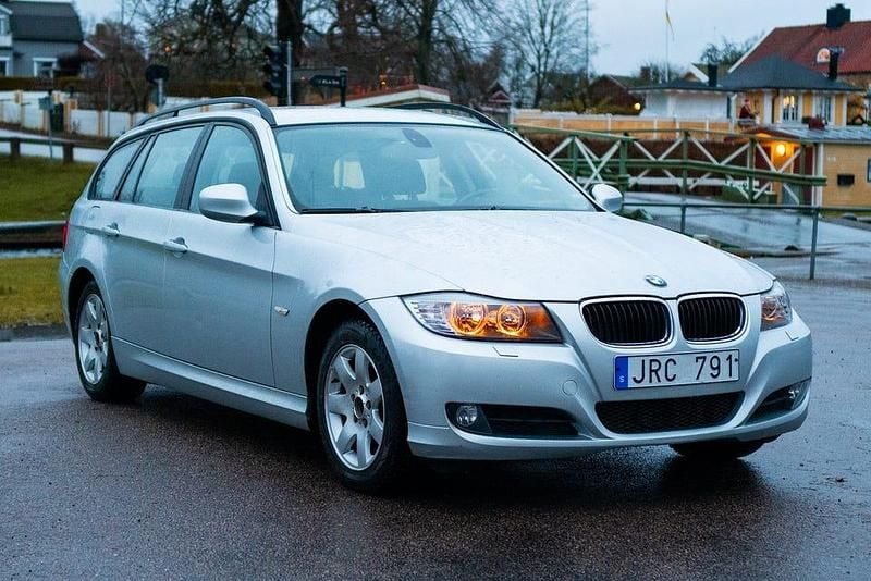 Begagnad 2009 BMW 320 Kombi | 45 000 kr (Marknadspris) - Bild 1/4