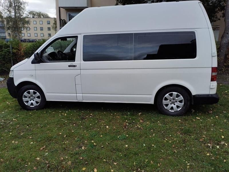 Begagnad VW Caravelle 131 HK (96 kW) 2005 Minibuss