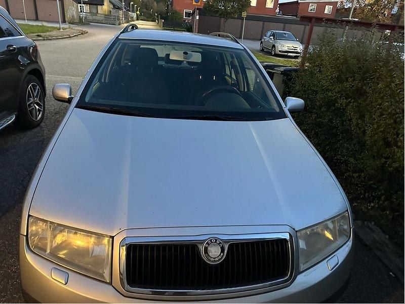 Silver Begagnad 2005 Skoda Fabia Kombi | 13 500 kr (Marknadspris) - Bild 1/4