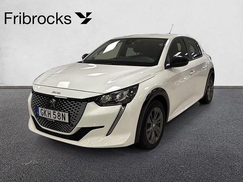 Vit Begagnad 2022 Peugeot e-208 Active Halvkombi | 159 900 kr (Marknadspris) - Bild 1/4
