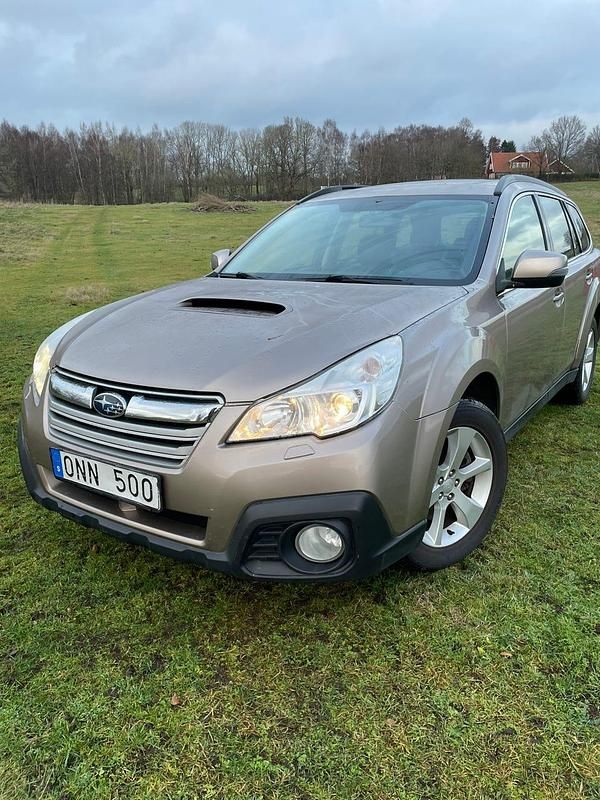Brun Begagnad 2014 Subaru Outback Kombi | 20 000 kr - Bild 1/4