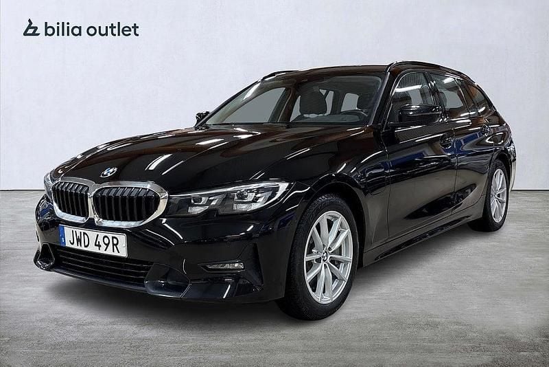 Svart Begagnad 2021 BMW 330e Sport Line Kombi | 274 900 kr (Superpris) - Bild 1/3