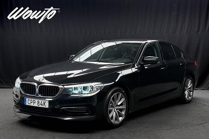 Svart Begagnad 2019 BMW 520 Sport Line Sedan | 255 800 kr (Superpris) - Bild 1/3