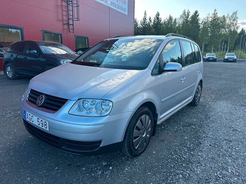 Silver Begagnad 2006 VW Touran Trendline Minibuss | 44 900 kr - Bild 1/4