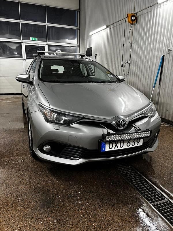 Begagnad 2015 Toyota Auris Touring Sports Kombi | 110 000 kr (Bra pris) - Bild 1/4
