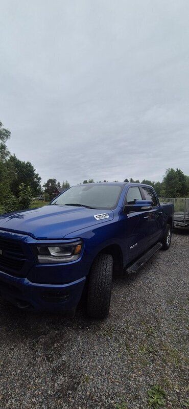 Blå Begagnad 2019 RAM 1500 Pickup | 450 000 kr (Marknadspris) - Bild 1/1