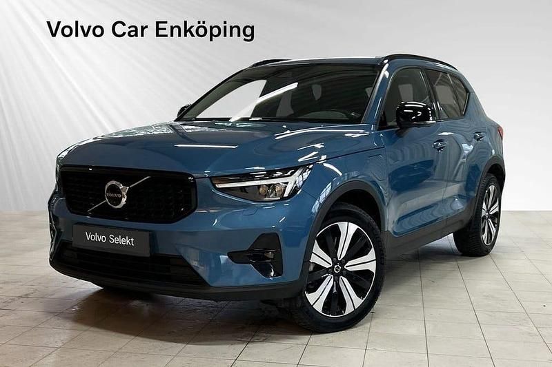 Blå Begagnad 2023 Volvo XC40 Plus SUV | 409 900 kr (Dyr) - Bild 1/3