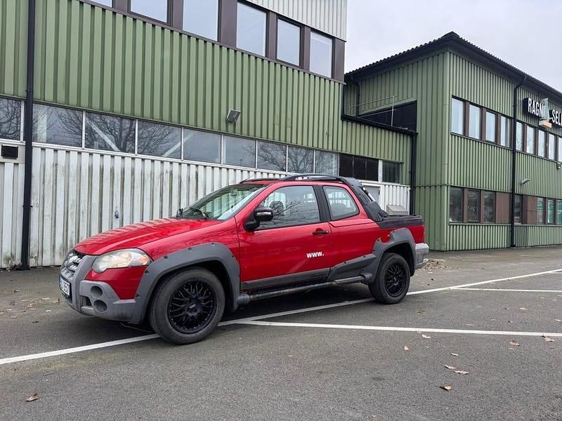 Begagnad Fiat Strada 95 HK (69 kW) 2013 Röd Pickup