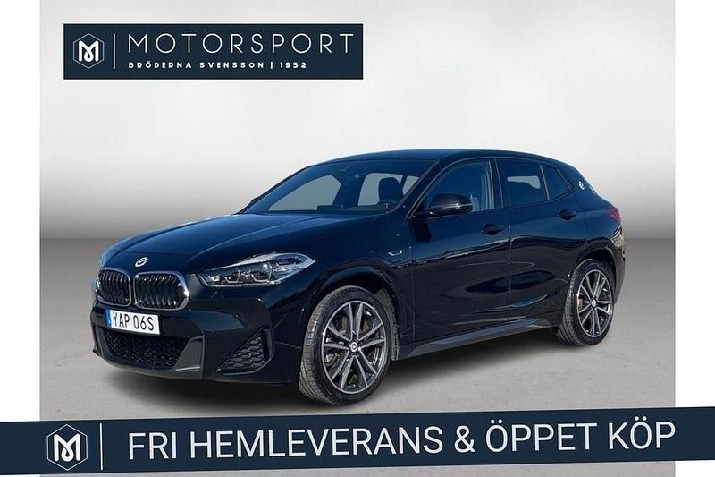 Svart metallic Begagnad 2023 BMW X2 M Sport SUV | 338 900 kr (Marknadspris) - Bild 1/3