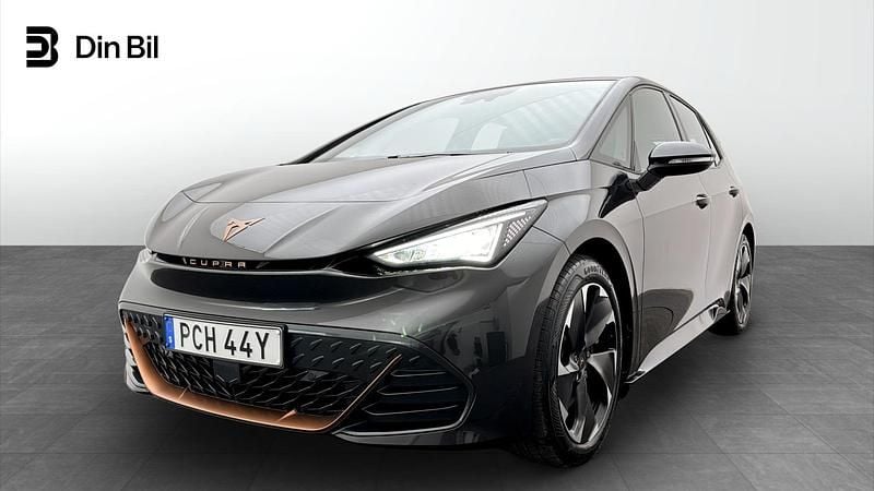 Begagnad Cupra Born e-Boost 169 kW (231 HK) 2023 Quasar grey metallic Halvkombi