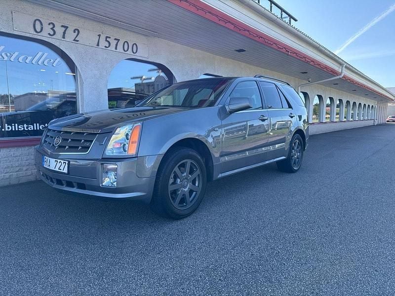 Grå Begagnad 2004 Cadillac SRX SUV | 135 000 kr - Bild 1/4