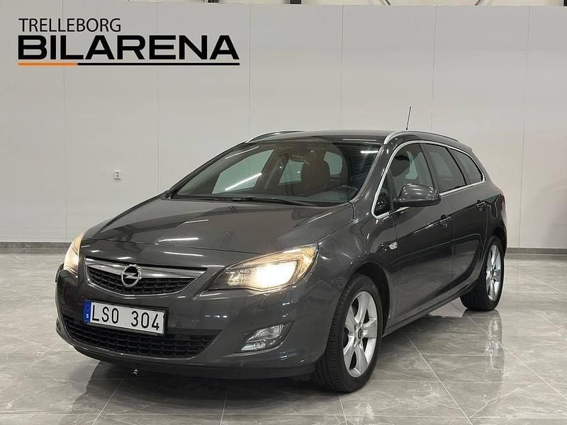 Grå Begagnad 2011 Opel Astra Enjoy Kombi | 34 900 kr (Marknadspris) - Bild 1/4