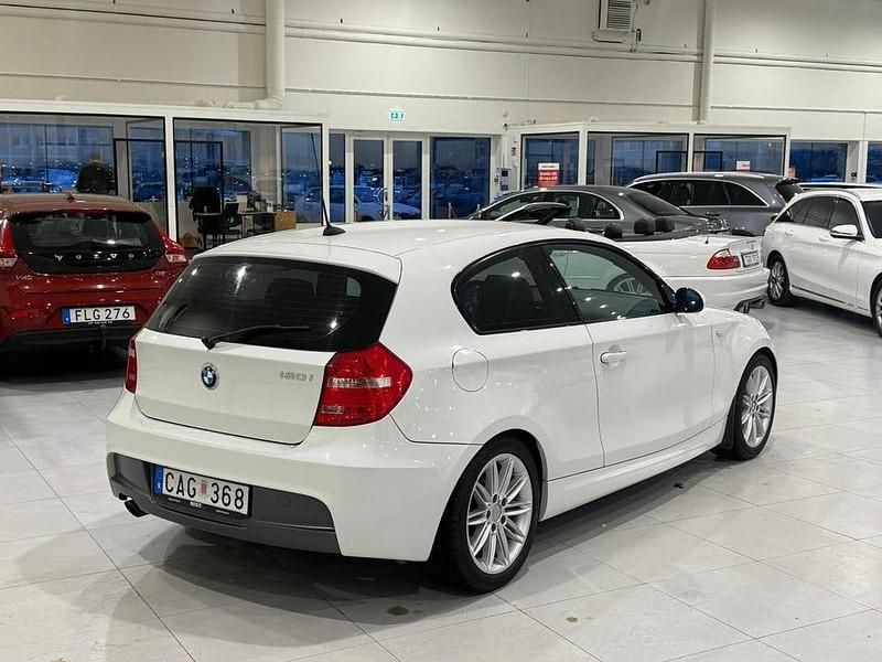 Begagnad BMW 120 Advantage 170 HK (125 kW) 2008 Vit Halvkombi