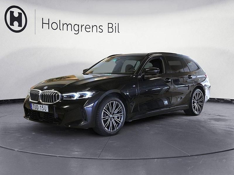 Svart Begagnad 2024 BMW 330e M Sport Kombi | 599 800 kr - Bild 1/4