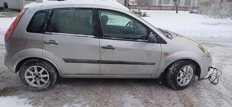 Begagnad 2007 Ford Fiesta Halvkombi | 20 000 kr (Marknadspris) - Bild 1/4