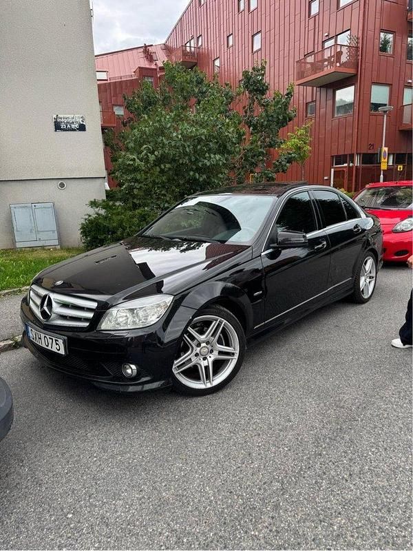 Svart Begagnad 2011 Mercedes C220 AMG Sedan | 74 000 kr (Marknadspris) - Bild 1/4