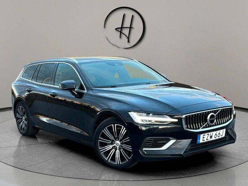 Svart Begagnad 2021 Volvo V60 Kombi | 265 000 kr (Marknadspris) - Bild 1/4