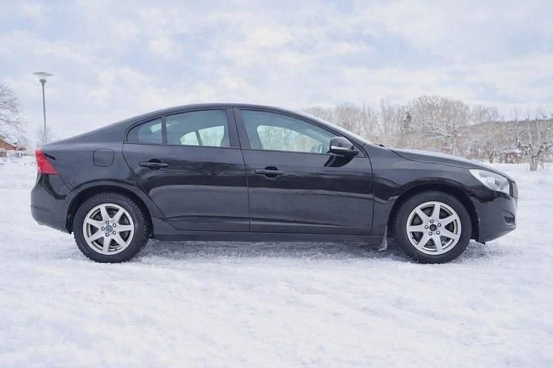 Begagnad Volvo S60 Kinetic 150 HK (110 kW) 2012 Svart Sedan