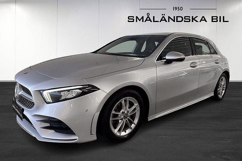 Silver Begagnad 2018 Mercedes A180 AMG Halvkombi | 199 000 kr (Lite dyr) - Bild 1/4
