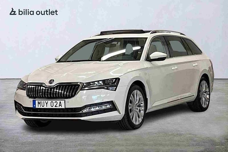 Vit Begagnad 2021 Skoda Superb Kombi | 259 900 kr (Marknadspris) - Bild 1/1