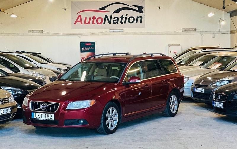 Mörkröd (röd) Begagnad 2011 Volvo V70 Momentum Kombi | 52 900 kr (Bra pris) - Bild 1/4