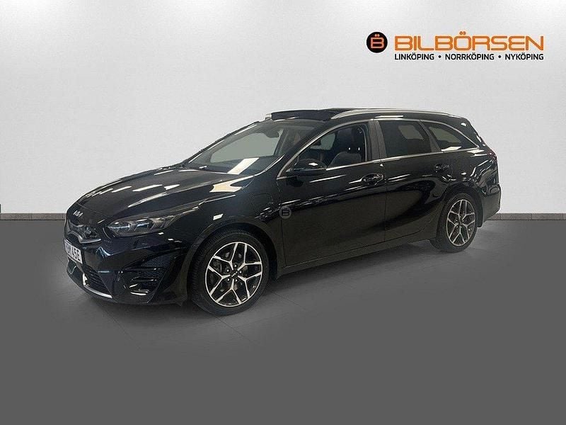 Svart Begagnad 2022 Kia Ceed Sportswagon 2 Kombi | 259 900 kr (Marknadspris) - Bild 1/4