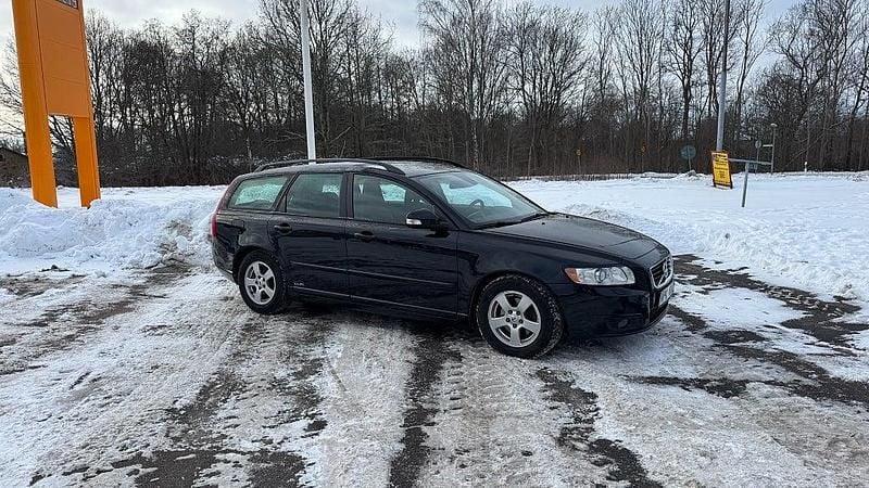 Begagnad Volvo V50 Momentum 116 HK (85 kW) 2011 Svart Kombi