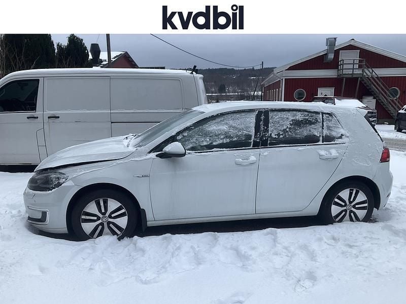 Begagnad VW e-Golf 100 kW (136 HK) 2018 Vit Halvkombi