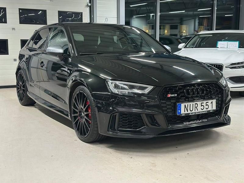 Svart Begagnad 2017 Audi RS3 Sportback Comfort Halvkombi | 399 900 kr (Dyr) - Bild 1/4