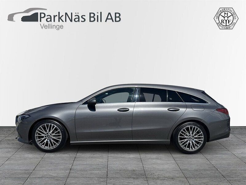 Mörkgrå Begagnad 2019 Mercedes CLA200 Shooting Brake Kombi | 259 900 kr (Marknadspris) - Bild 1/4