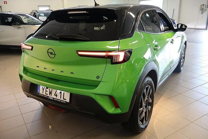 Begagnad Opel Mokka-e GS Line 100 kW (136 HK) 2022 Grön SUV