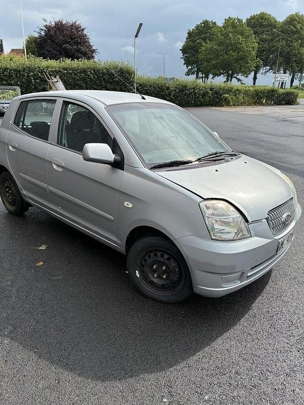 Silver Begagnad 2005 Kia Picanto 4 Halvkombi | 21 000 kr (Marknadspris) - Bild 1/4