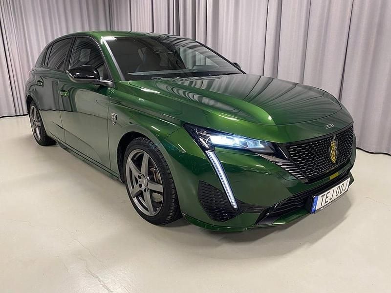 Grön Begagnad 2022 Peugeot 308 GT Halvkombi | 254 700 kr (Marknadspris) - Bild 1/3
