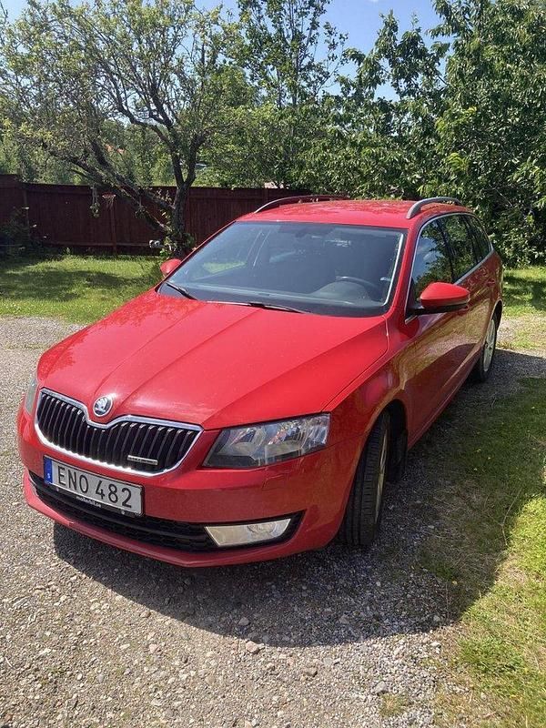 Röd Begagnad 2015 Skoda Octavia Ambition Kombi | 70 000 kr (Superpris) - Bild 1/4