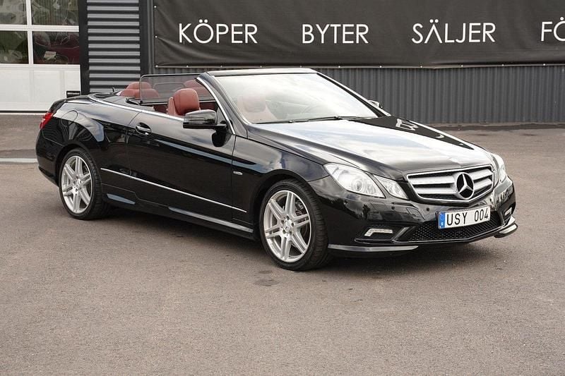 Svart (obsidiansvartmetallic) Begagnad 2010 Mercedes E350 AMG Cab | 229 000 kr (Lite dyr) - Bild 1/4