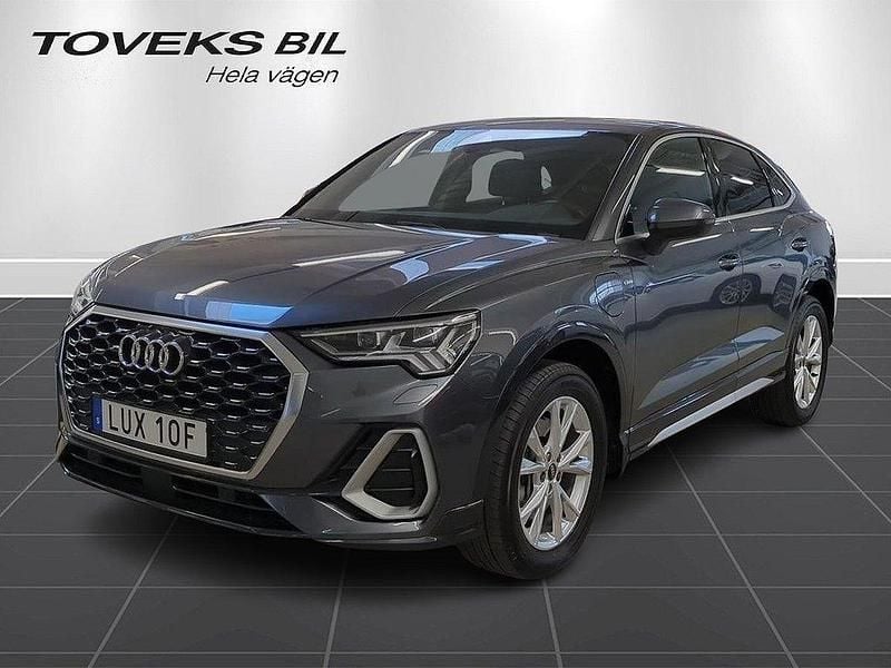 Grå Begagnad 2023 Audi Q3 Sportback S-Line SUV | 399 900 kr - Bild 1/4