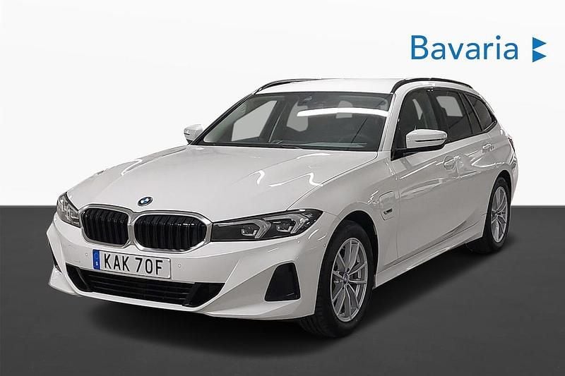 Begagnad BMW 330e Shadowline 292 HK (214 kW) 2023 Kombi